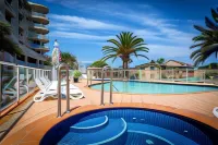 Kirra Beach Apartments - Beach