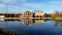 Nuk's Executive Suites Hotels in De Pere