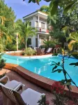 Happy Family Guesthouse - Pools