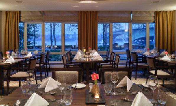 Dorint Hotel Bonn - Housity