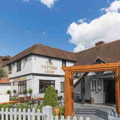 The Potters Arms Hotel Exterior