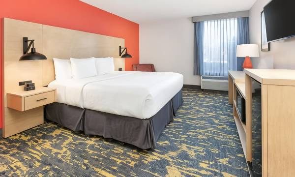 La Quinta Inn & Suites by Wyndham Dallas - Las Colinas