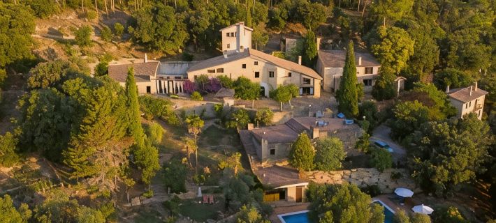 Masia Can Pou Hotels in Girones