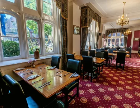 North Stafford Hotel Отели рядом с достопримечательностью «The Excel Academy»