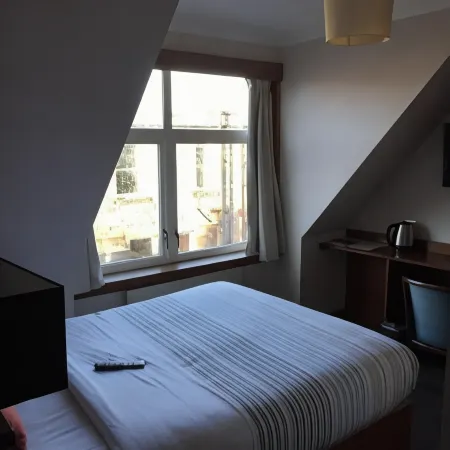 Cambridge House Отели рядом с достопримечательностью «Бротон»