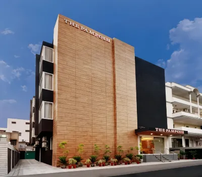 The Pamposh Hotel Hotels near LSC Madangir