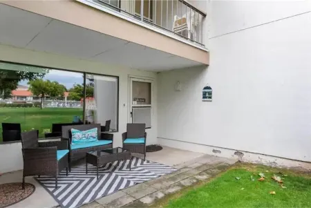 #123 condo by large pool/ Gorge shuttle pick up area-book separately