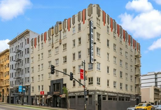 4. 엠버시 호텔 샌..