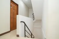 RedDoorz Near Stasiun Tangerang Hôtels à : Karawaci