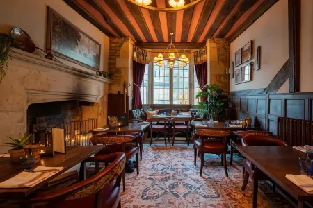 The George Inn & Plaine