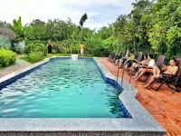 Riverside Park Eco Resort - Pool