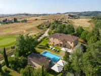 Castelfalfi Hotels in Montaione
