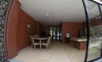 Pura Vida Resort