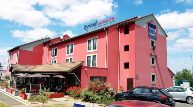 基里亞德坎尼斯伊克魯斯時尚恩佐酒店