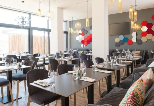 4. 노보텔 샤를로이..