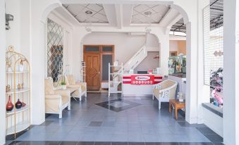 RedDoorz Syariah at Aura Homestay