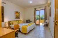 Exceptional Large Villa, Free Heated Pool 1 Nov - 15 Jan, Privacy,Prime Location Hotels in Peyia