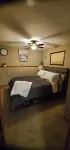 Peaceful retreat on Fawn Lake, local Winery, & minutes from the Dells!