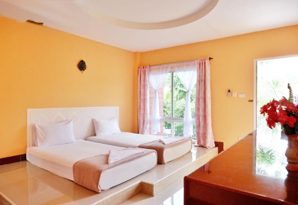 발리 부티크 호텔 수랏타니의 깔끔한 객실 내부