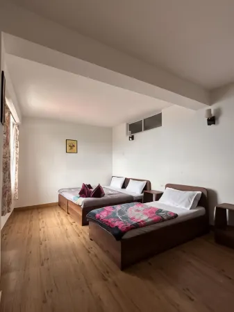 Queen's Inn Homestay Отели рядом с достопримечательностью «Himalayan Mountaineering Institute»