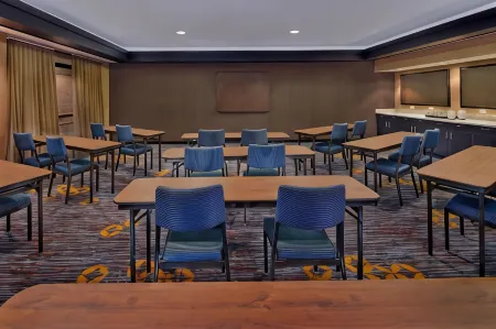 Courtyard Key West Waterfront Отели рядом с Международный Аэропорт Ки Уэст