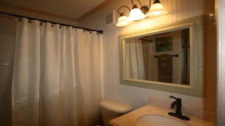 Sandy Toes!  King Bed - Newly Renovated - Clean Отели рядом с достопримечательностью «Cockspur Island Lighthouse»