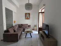 Dr. J. Spon Apartment