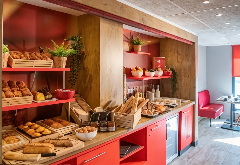 ibis Pontorson Baie du mont Saint-Michel Over view