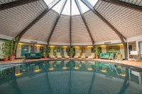 Romantik Hotel Landschloss Fasanerie - Pools