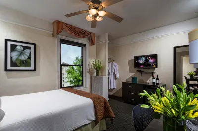 The Willows Hotel Hotels near Loyola University Chicago