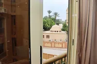 Luca Pyramids Inn