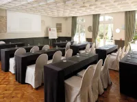 Le Château de la Tour Hotels in Oise
