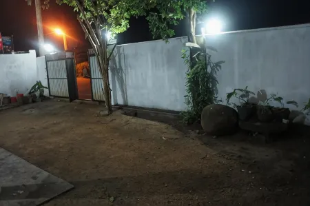 Sam's Guest House Отели рядом с достопримечательностью «Унаватуна»