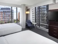 Holiday Inn Express WASHINGTON DC DOWNTOWN by IHG Hotels near Smithsonian National Air and Space Museum