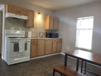 Beautiful and also conveniently located. - Apartments