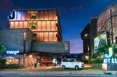J Hotel Kuta Hotel in zona GPdI Getsemani Kuta