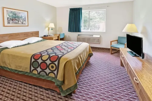 Super 8 by Wyndham Canonsburg/Pittsburgh Area فنادق في North Strabane Township