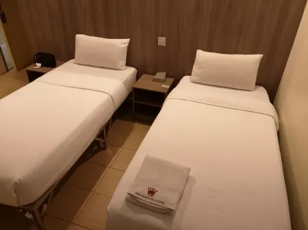 HOTEL AMBASSADOR Отели рядом с достопримечательностью «Chimney»