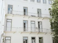 リスボン ホステル ビカのケーブルカー周辺のホテル