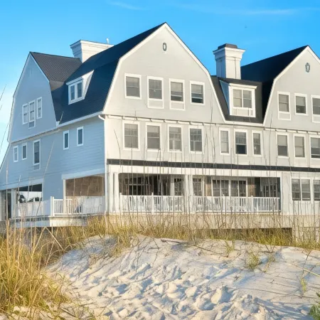 Elizabeth Pointe Lodge