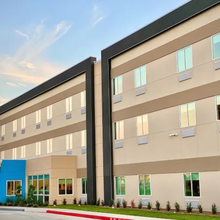 Days Inn & Suites by Wyndham Beaumont West / I-10 & Walden