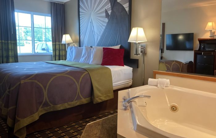 Super 8 by Wyndham Chisago City