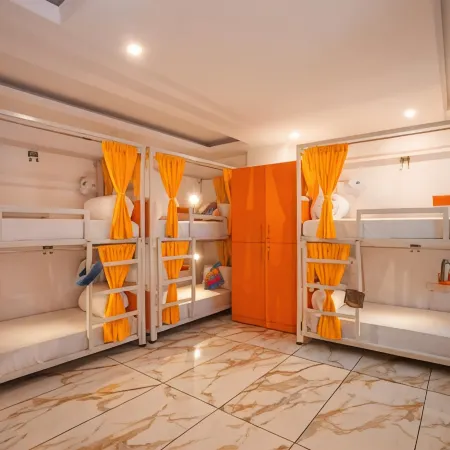 Gostops Gurugram, Baani Square Plus - Private Rooms & Dorms