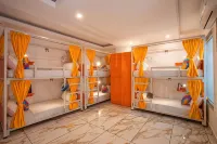 Gostops Gurugram, Baani Square Plus - Private Rooms & Dorms - Hostales