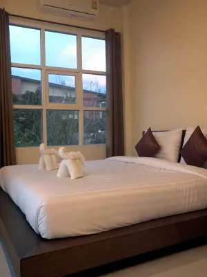 Bed and Boat Aopayoon Resort Hotels near Wat Sanam Chai