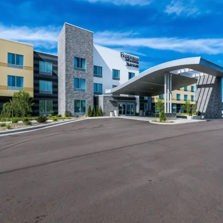 Fairfield Inn & Suites St. Joseph Stevensville Отели рядом с достопримечательностью «Парк штата Гранд Мир»