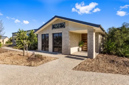 Quality Hotel Point Cook 鄰近Saltwater Reserve Fenced Dog Park的酒店