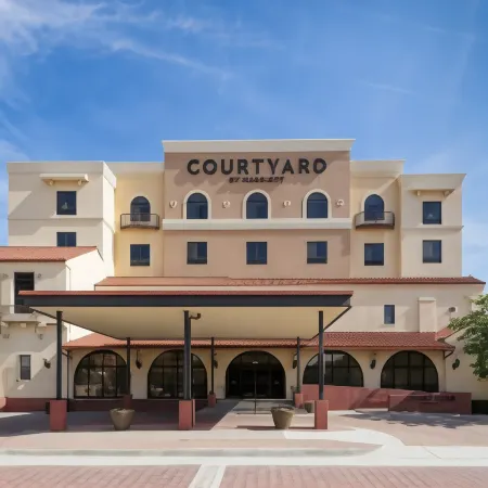 Courtyard Wichita at Old Town Отели рядом с достопримечательностью «Paul Laurence Dunbar Park»