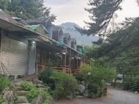 Jecheon Gomuseorisan Lodge Pension Hotels near Deogjusa