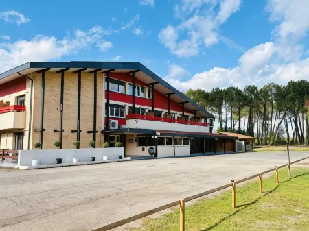 Hôtel Paris Madrid Отели в г. Ли-Э-Микс